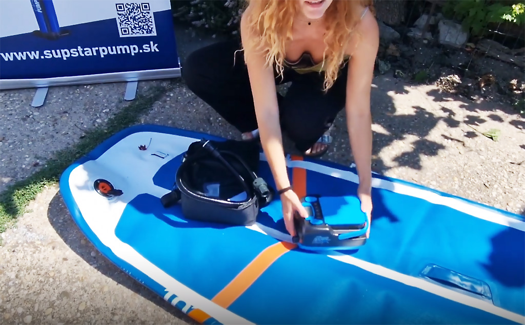 Pumpa pre nafukovanie aj vyfukovanie paddleboardov